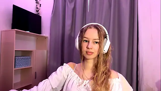 LunaCrave online show from 10-14-25, 05:19