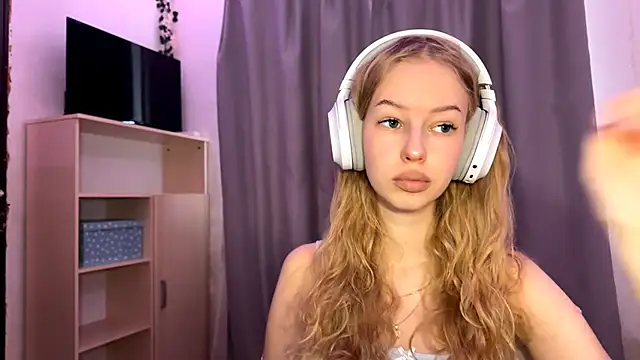 LunaCrave online show from 10-16-25, 11:11