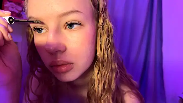 LunaCrave online show from 11-28-25, 12:41