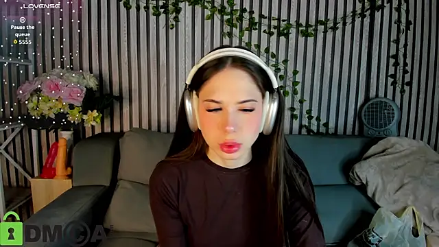 Lana Stones online show from 11-13-25, 12:31