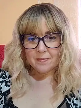 Snapshot of Amelialove42 chatting on 05-06-26, 01:49 Amelialove42 online show from 05-06-26, 01:49