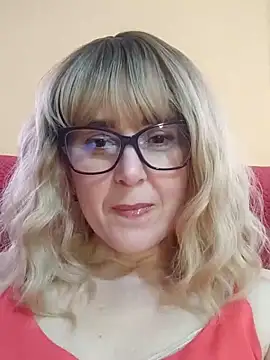 Snapshot of Amelialove42 chatting on 05-15-26, 02:13 Amelialove42 online show from 05-15-26, 02:13