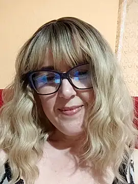 Snapshot of Amelialove42 chatting on 05-31-26, 05:53 Amelialove42 online show from 05-31-26, 05:53