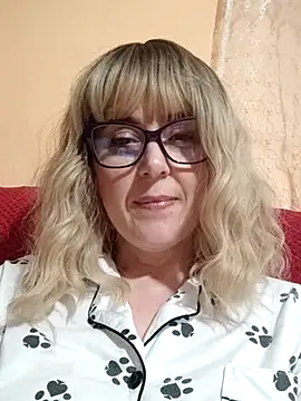 Snapshot of Amelialove42 chatting on 06-06-26, 06:45 Amelialove42 online show from 06-06-26, 06:45