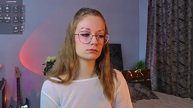 Snapshot of Edlin_gail chatting on 11-10-25, 01:26 Edlin gail online show from 11-10-25, 01:26