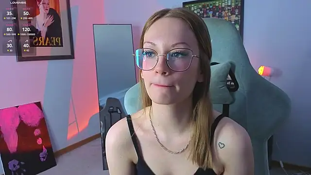 Snapshot of Edlin_gail chatting on 11-21-25, 04:33 Edlin gail online show from 11-21-25, 04:33