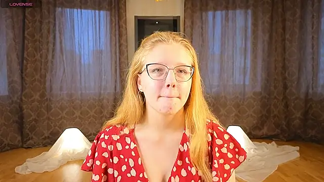 AlinaAldrete online show from 10-30-25, 04:25