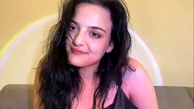 Snapshot of Babis_girlsss chatting on 10-15-25, 07:30 Babis girlsss online show from 10-15-25, 07:30