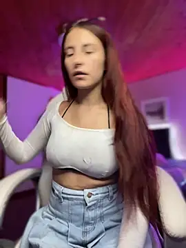 Snapshot of Im_scarlett18 chatting on 10-21-25, 03:46 Im scarlett18 online show from 10-21-25, 03:46