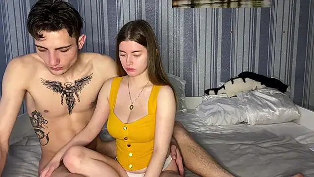 Snapshot of EmiliaCouple chatting on 12-03-25, 12:14 EmiliaCouple online show from 12-03-25, 12:14