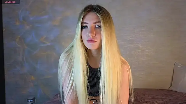 Snapshot of sweety__ella chatting on 05-30-26, 01:25 sweety ella online show from 05-30-26, 01:25