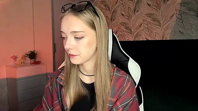 EvaPeace online show from 11-10-25, 05:34