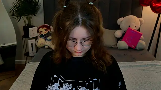 Snapshot of Briarx chatting on 02-12-26, 03:12 Briarx online show from 02-12-26, 03:12