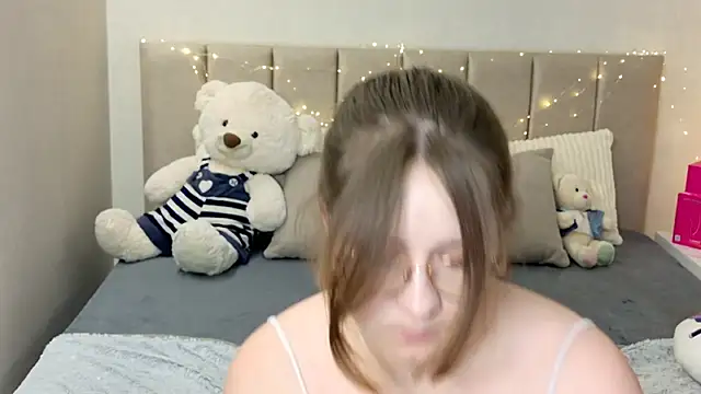 Snapshot of Briarx chatting on 05-19-26, 10:16 Briarx online show from 05-19-26, 10:16