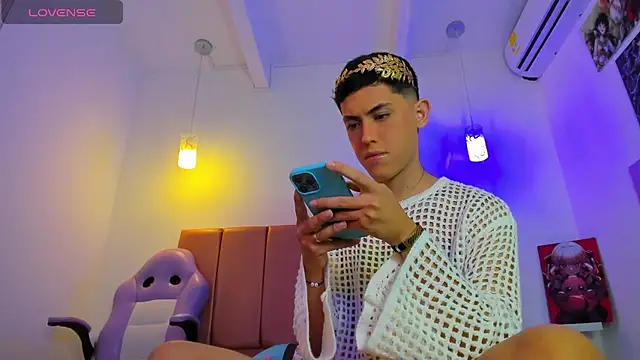 Iam criss09 online show from 12-15-25, 08:02