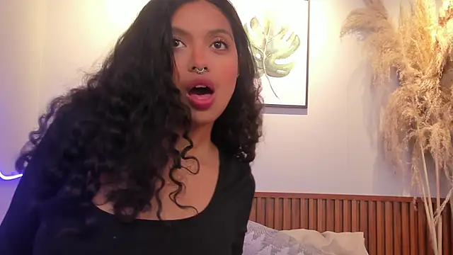 Snapshot of MIAHIVANOV chatting on 11-04-25, 02:38 MIAHIVANOV online show from 11-04-25, 02:38