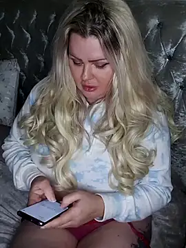 Snapshot of Sultress6969 chatting on 12-17-25, 08:15 Sultress6969 online show from 12-17-25, 08:15