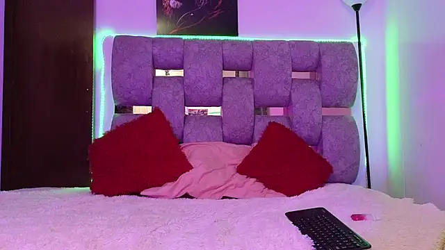 alix kitty online show from 12-15-25, 08:02