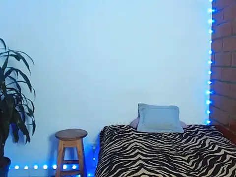 Maax3023 online show from 10-30-25, 04:41