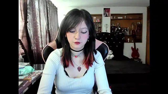 Maki Zein  online show from 11-19-25, 05:24