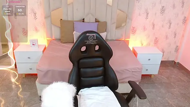 MARIANA TAY1 online show from 10-25-25, 03:03