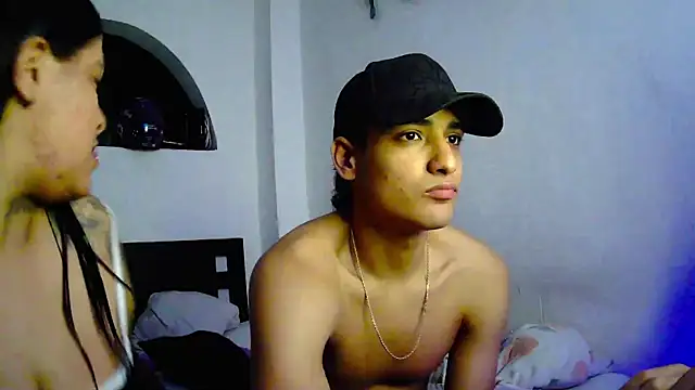 Snapshot of AnyRUSSO chatting on 10-24-25, 02:19 AnyRUSSO online show from 10-24-25, 02:19