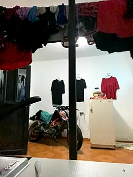 Snapshot of AnyRUSSO chatting on 12-04-25, 01:15 AnyRUSSO online show from 12-04-25, 01:15