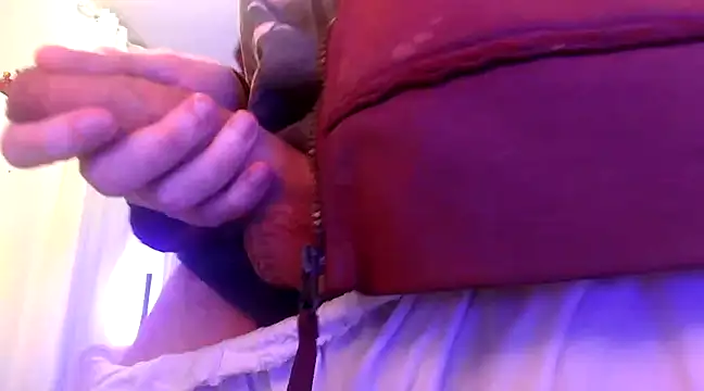 Snapshot of tykun chatting on 03-13-25, 08:48 tykun online show from 03-13-25, 08:48