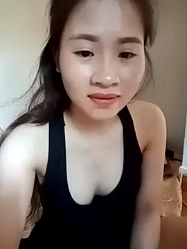 Snapshot of tuongvycute chatting on 10-13-25, 05:40 tuongvycute online show from 10-13-25, 05:40