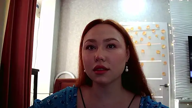 Snapshot of LolaMint_ chatting on 10-20-25, 10:05 LolaMint online show from 10-20-25, 10:05