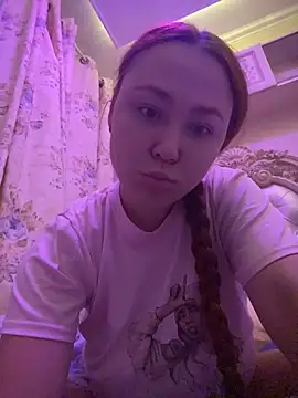 Snapshot of LolaMint_ chatting on 12-16-25, 08:03 LolaMint online show from 12-16-25, 08:03