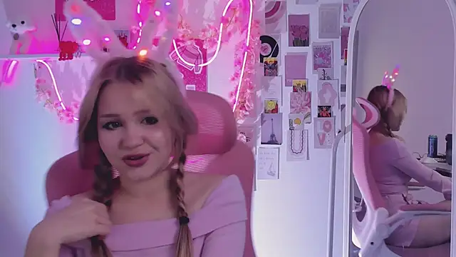SweetCutie19 online show from 10-21-25, 06:30
