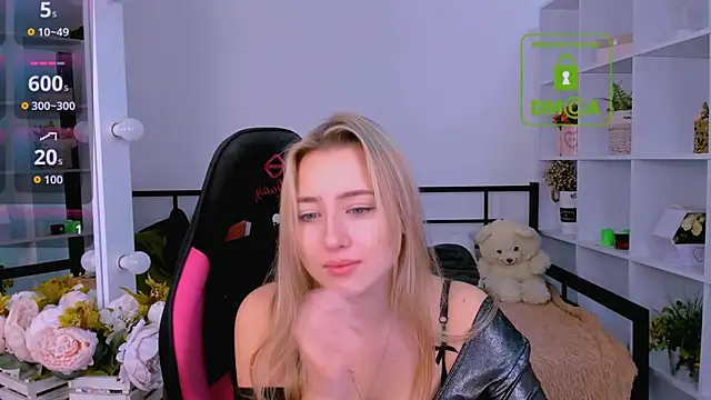 Lulu   Moon online show from 11-16-25, 06:41