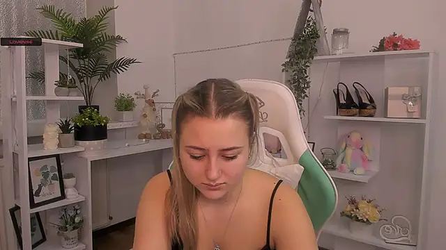 Lulu   Moon online show from 12-04-25, 07:39