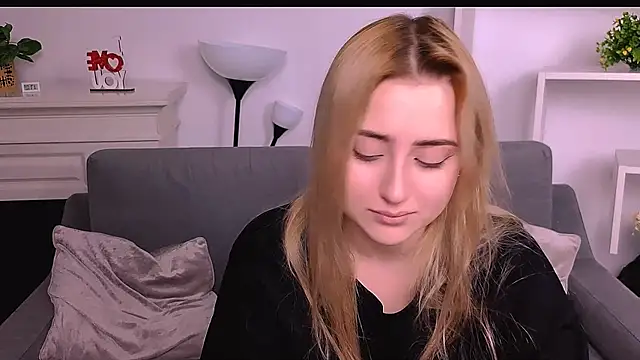 Snapshot of Lulu___Moon chatting on 03-03-26, 10:04 Lulu Moon online show from 03-03-26, 10:04