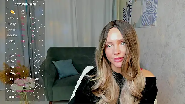 Snapshot of LanaDeRose chatting on 11-18-25, 02:17 LanaDeRose online show from 11-18-25, 02:17