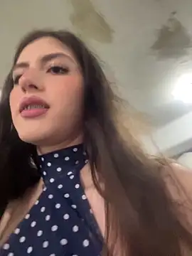 Snapshot of AlessiaLuxx chatting on 03-25-26, 02:39 AlessiaLuxx online show from 03-25-26, 02:39