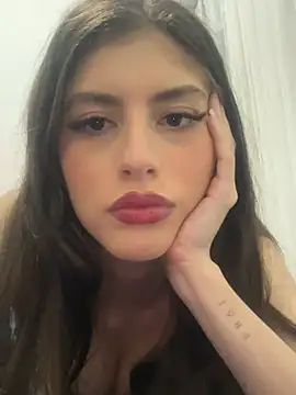 Snapshot of AlessiaLuxx chatting on 04-27-26, 11:25 AlessiaLuxx online show from 04-27-26, 11:25