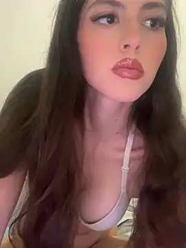 Snapshot of AlessiaLuxx chatting on 05-03-26, 12:27 AlessiaLuxx online show from 05-03-26, 12:27