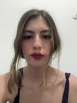 Snapshot of AlessiaLuxx chatting on 05-27-26, 03:36 AlessiaLuxx online show from 05-27-26, 03:36