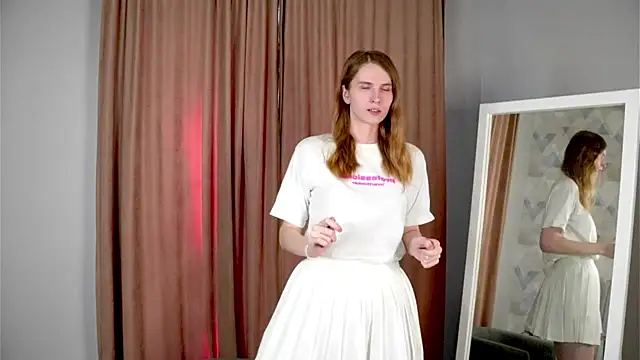 Snapshot of KatiFantini chatting on 10-17-25, 02:59 KatiFantini online show from 10-17-25, 02:59