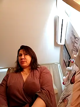 Snapshot of Ambika_beauty chatting on 05-02-26, 11:15 Ambika beauty online show from 05-02-26, 11:15