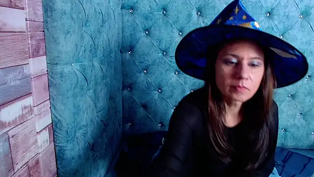 Kylie Bloom online show from 10-31-25, 06:20