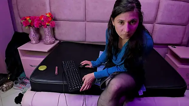 Kylie Bloom online show from 11-18-25, 08:57