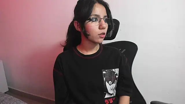 HollyPeach online show from 10-27-25, 12:42