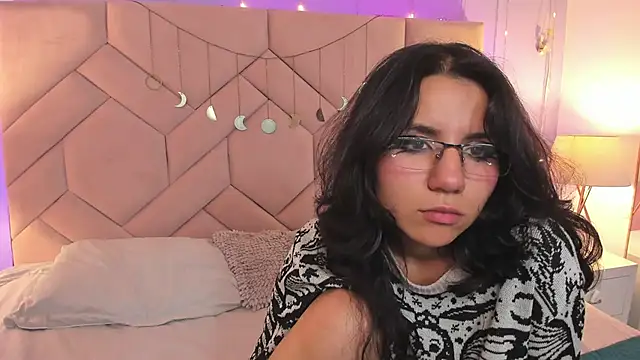 HollyPeach online show from 11-07-25, 08:36