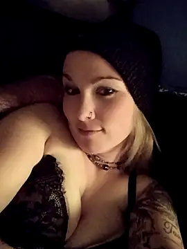 Snapshot of sexysiren93 chatting on 11-12-25, 09:32 sexysiren93 online show from 11-12-25, 09:32