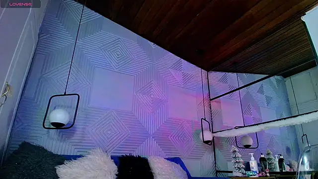 Snapshot of CinnamonHeat chatting on 11-19-25, 11:10 CinnamonHeat online show from 11-19-25, 11:10