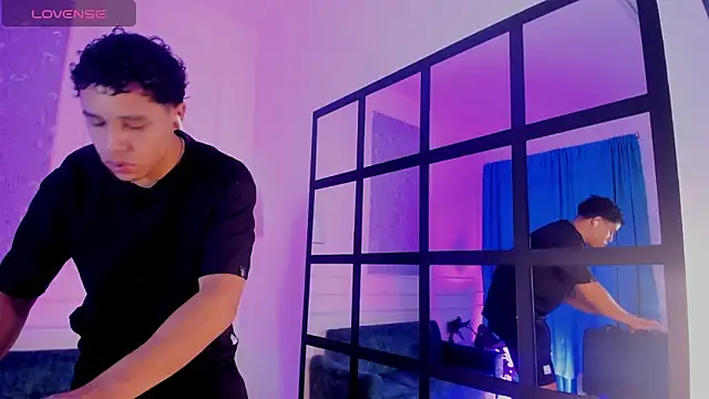 Snapshot of Adrian_Volt chatting on 11-06-25, 02:56 Adrian Volt online show from 11-06-25, 02:56