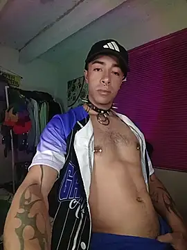 Snapshot of saenzjhonny chatting on 10-14-25, 04:46 saenzjhonny online show from 10-14-25, 04:46